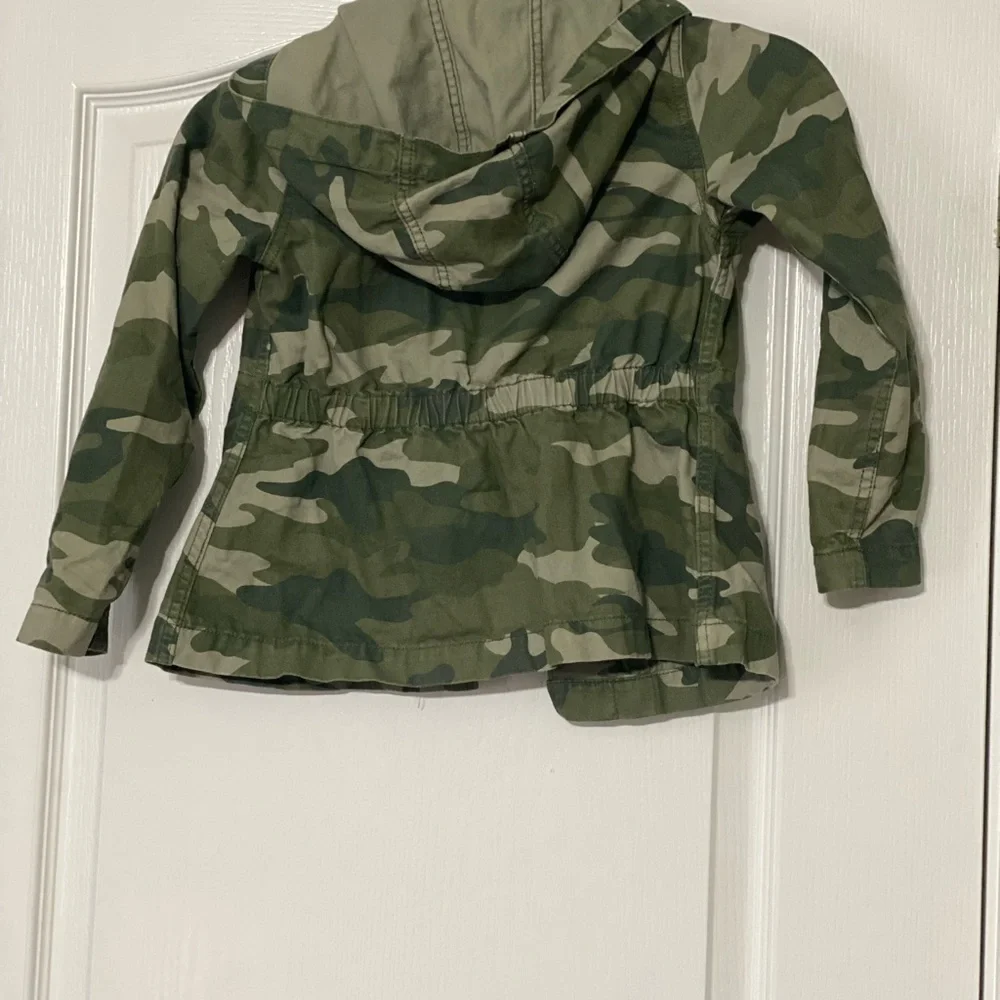 Old Navy Camouflage Jacket Girls Size 6-7